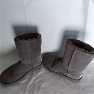 UGG Classic Short Boots Gray